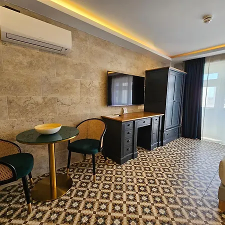 Balcony Otel Saint Julian's