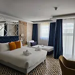 Balcony Hotel 3*