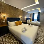 Balcony Hotel
