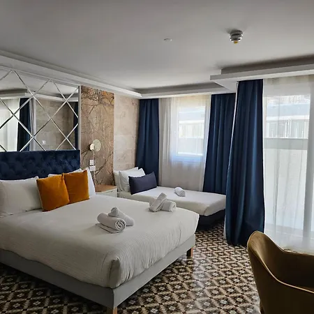 Balcony Hotel 3*