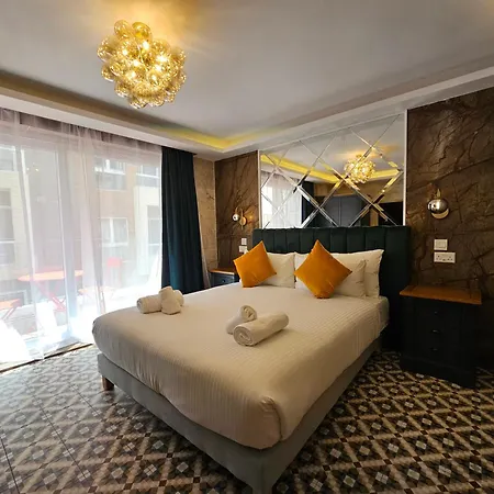 Balcony Hotel