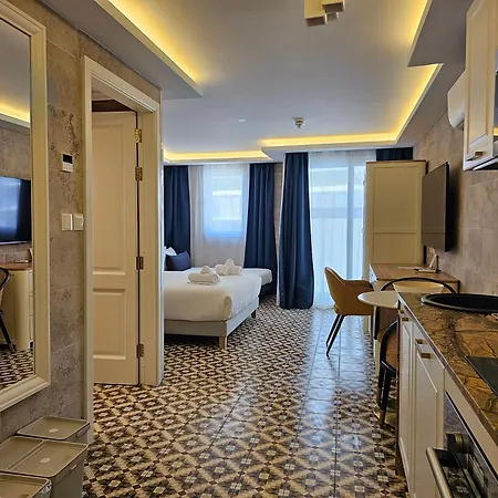 Balcony Hotel 3*