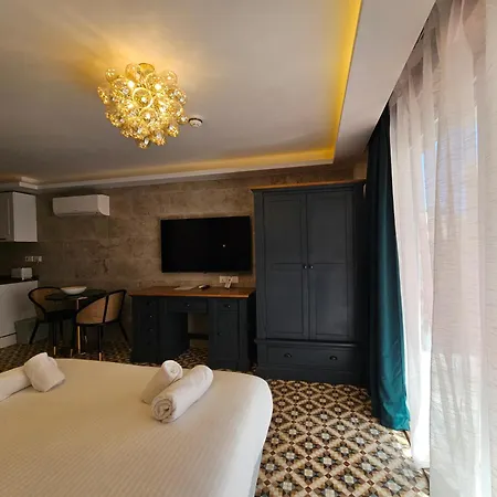 Balcony Hotel