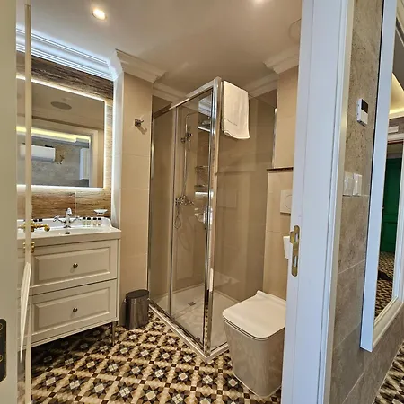 Balcony Hotel St. Julian's