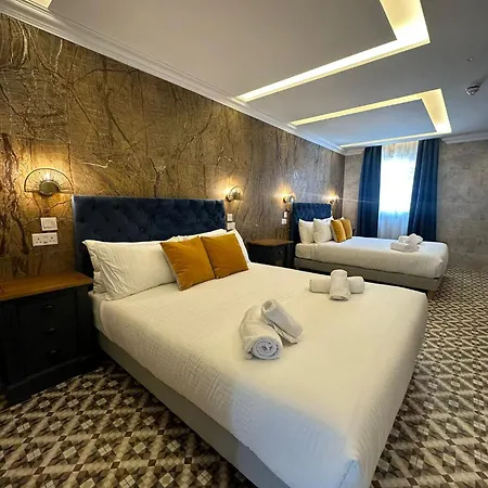 Balcony Hotel