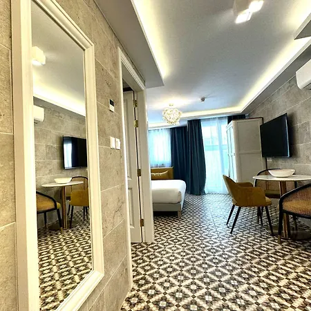 Balcony Hotel 3*