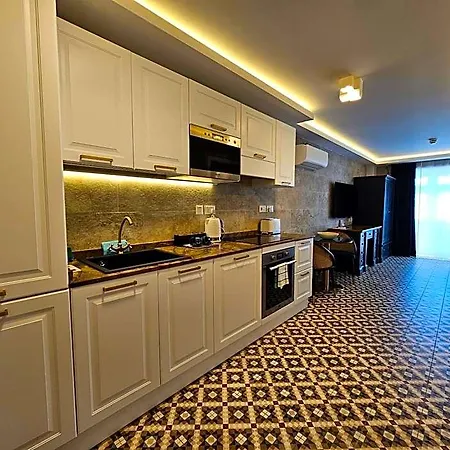 Balcony Hotel 3*