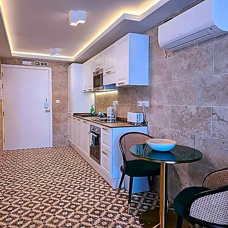 Balcony Hotel 3*