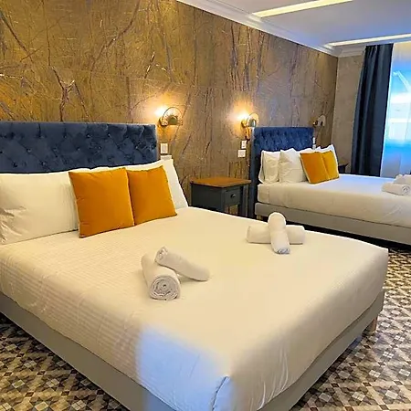 Balcony Hotel