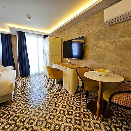 Balcony Hotel