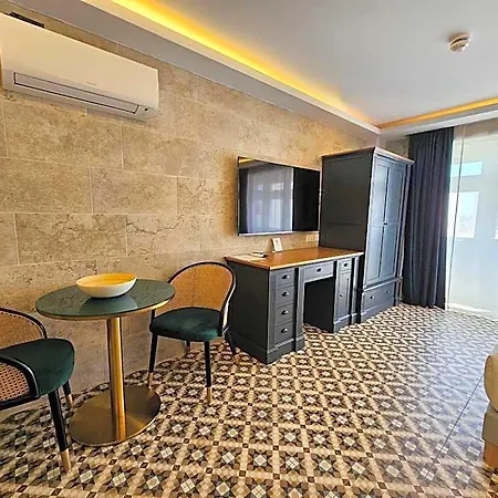 Balcony Hotel 3*