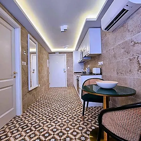 Balcony Hotel 3*