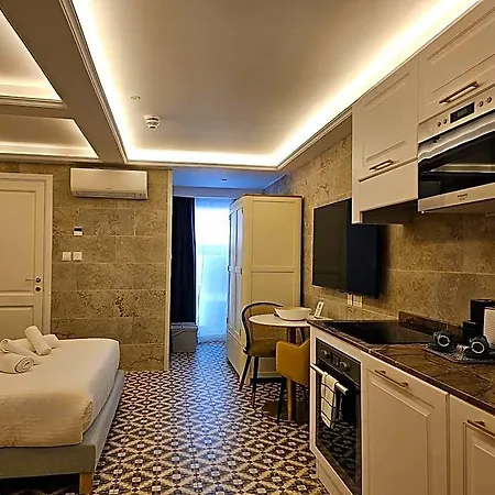 Balcony Hotel